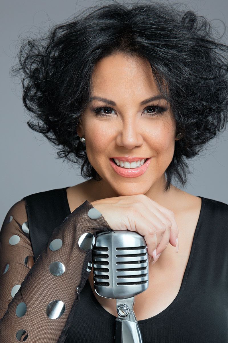 lucy-grau-im-comin-out-7 Lucy Grau - Latin music artist